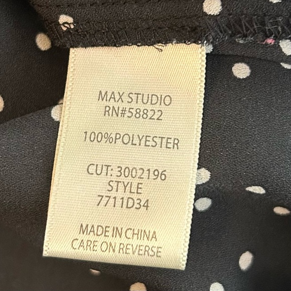 Max Studio Boho V neck Long Ruffle Sleeve Top SZ Medium Black White Polka Dot - Picture 6 of 6